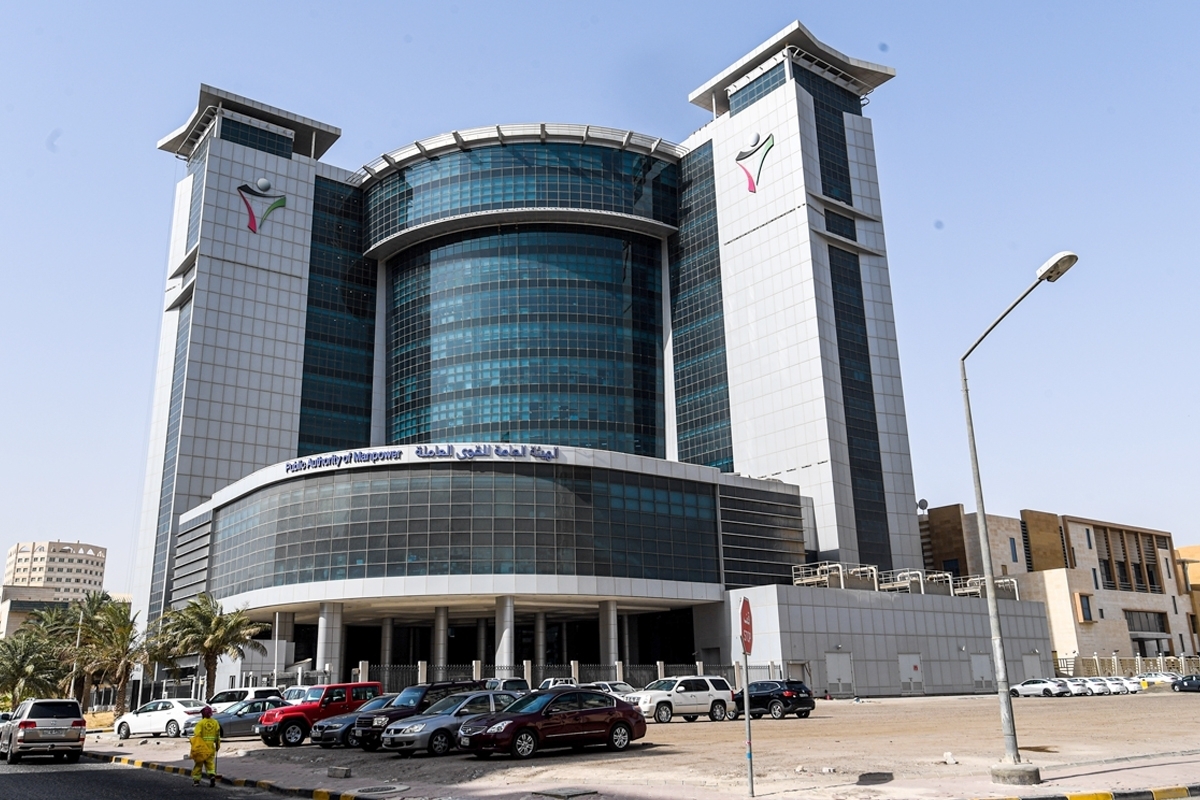 «القوى العاملة» تطلق خدمة «إذن المغادرة متعدد السفرات» 