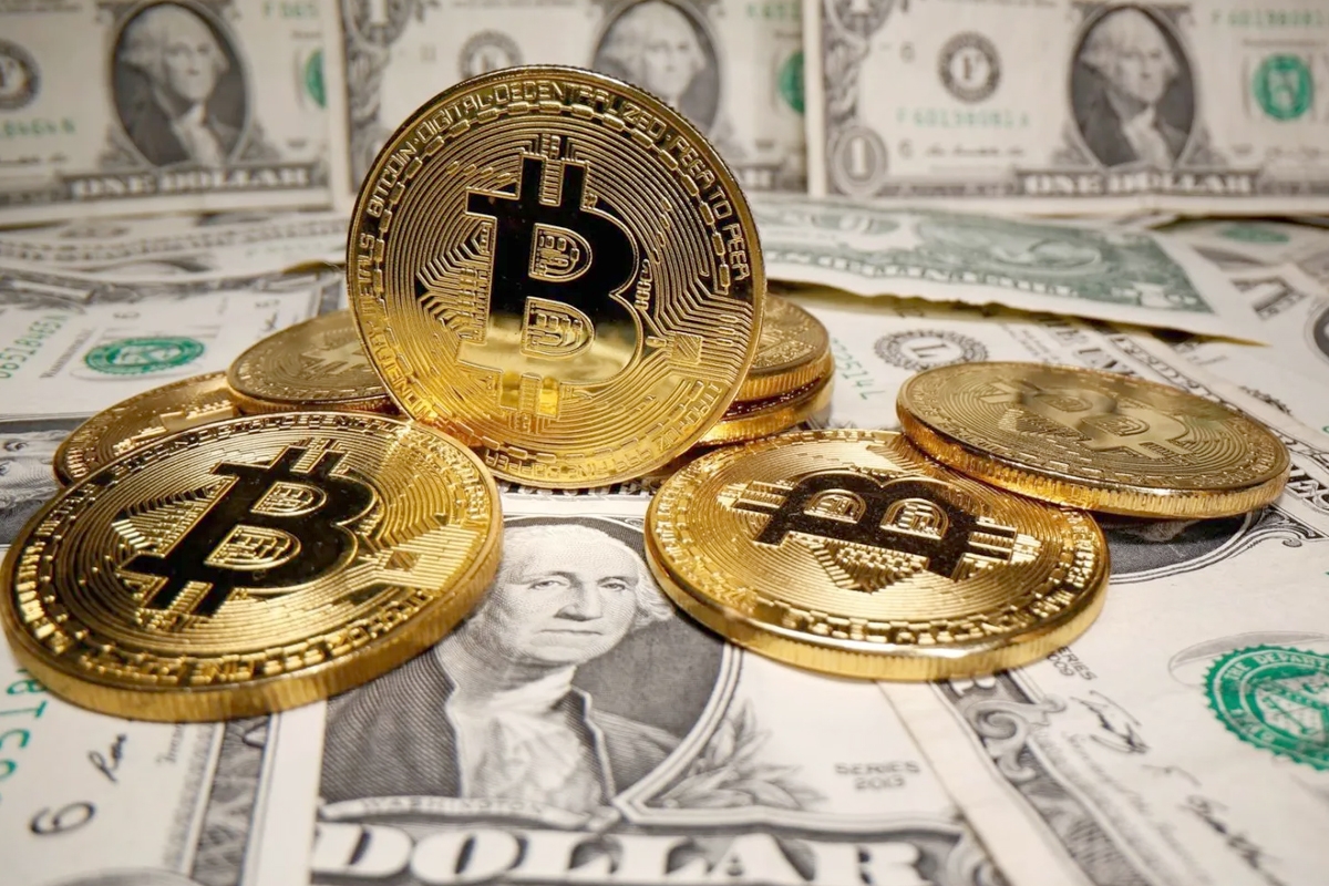 «بتكوين» تنضم لموجة صعود الأصول الخطرة 