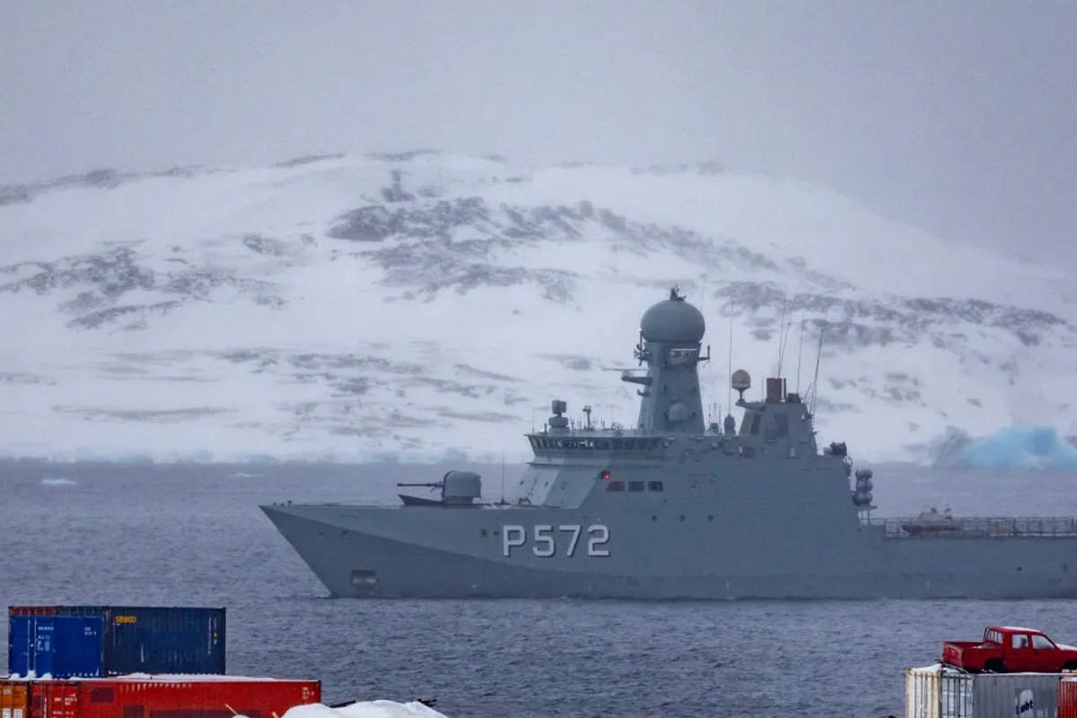 الأوروبيون يتحدون ترامب رمزياً بنشر قوات في غرينلاند 