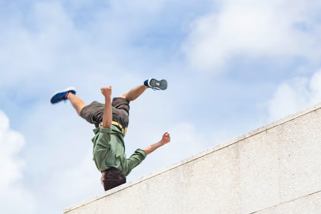 إشراف الكبار يجنب المراهقين المخاطر 