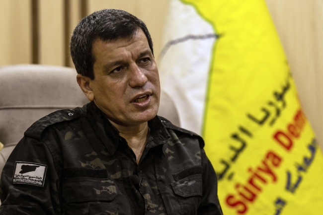 قائد قوات سوريا الديمقراطية يعلن سحب قواته من شرق حلب إلى شرق الفرات