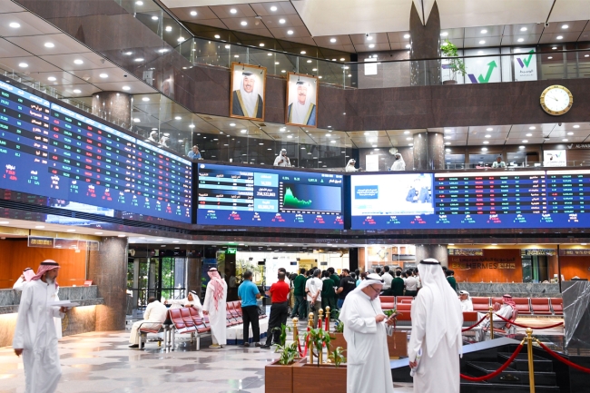 هل تتعمد مجالس إدارات شطب شركاتها من البورصة؟. تداعيات قانونية ومسؤولية جسيمة... والتقاعس دلالة على أن ما خفي أعظم مما كشف من مخالفات. أولوية الجهات الرقابية مصالح المساهمين لا تحقيق رغبة مجلس الإدارة بـ«مخرج آمن» 