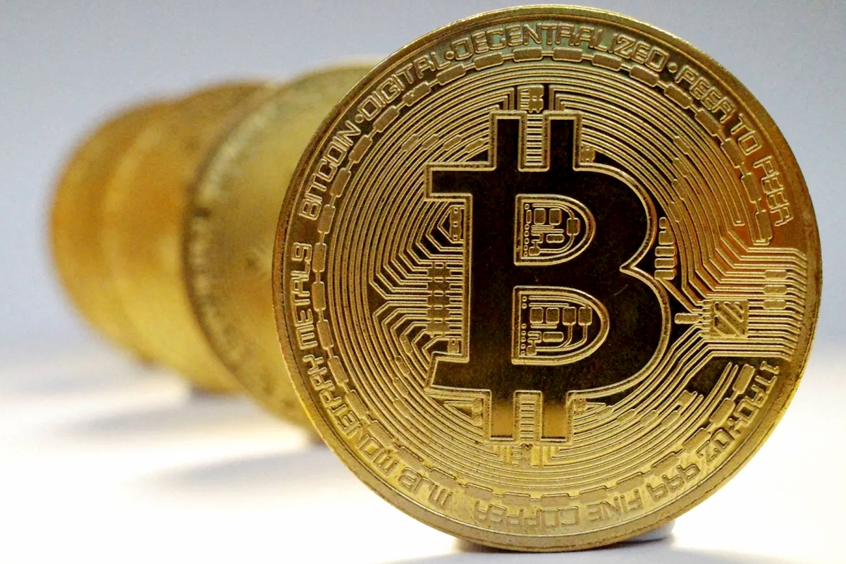 «بتكوين» تتراجع بـ 3% مع تصفية بعض المراكز 