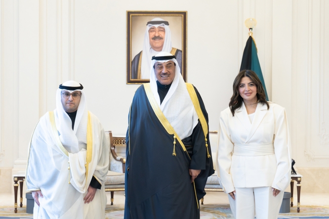 سمو ولي العهد يستقبل وزير «البلدية» والمديرة العامة لبلدية الكويت