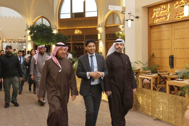 الناصر بحث تعزيز العلاقات مع السفير البريطاني