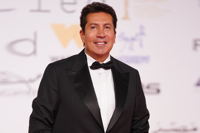 هاني رمزي يدرس العودة لمسلسل «بدون مقابل» 