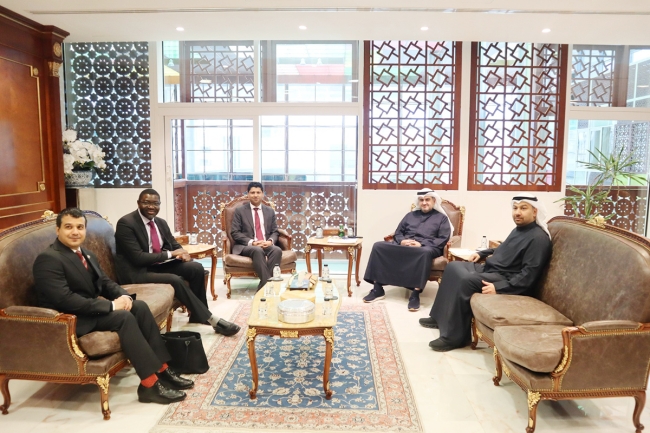 وزير العدل يبحث مع سفير بريطانيا ومرشح المملكة المتحدة لانتخابات «العدل الدولية».. التعاون المشترك. تم استعراض العلاقات الثنائية وموضوعات ذات اهتمام مشترك. دعما للشراكة القانونية والقضائية بين البلدين بما يعكس حرصهما على توطيد التعاون 