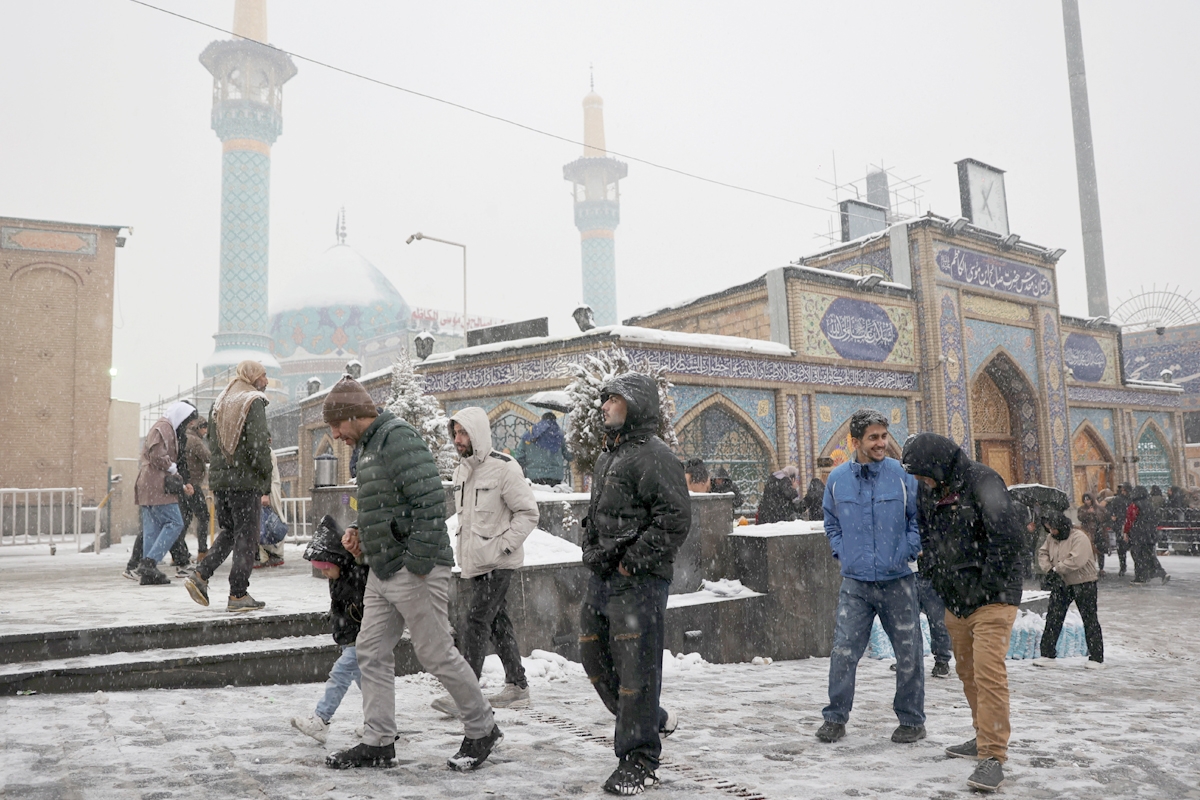 واشنطن تكثف حشودها العسكرية... وطهران تستعد للأسوأ 