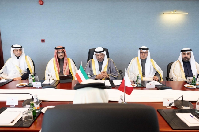 وزير الخارجية: ما يمس أمن البحرين يمس أمننا