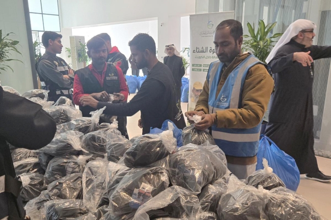 2000 حقيبة كسوة الشتاء للعاملين في الجامعة