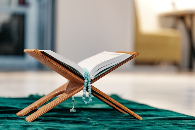 اخبار المجتمع – منع تفسير القرآن باستخدام الذكاء الاصطناعي