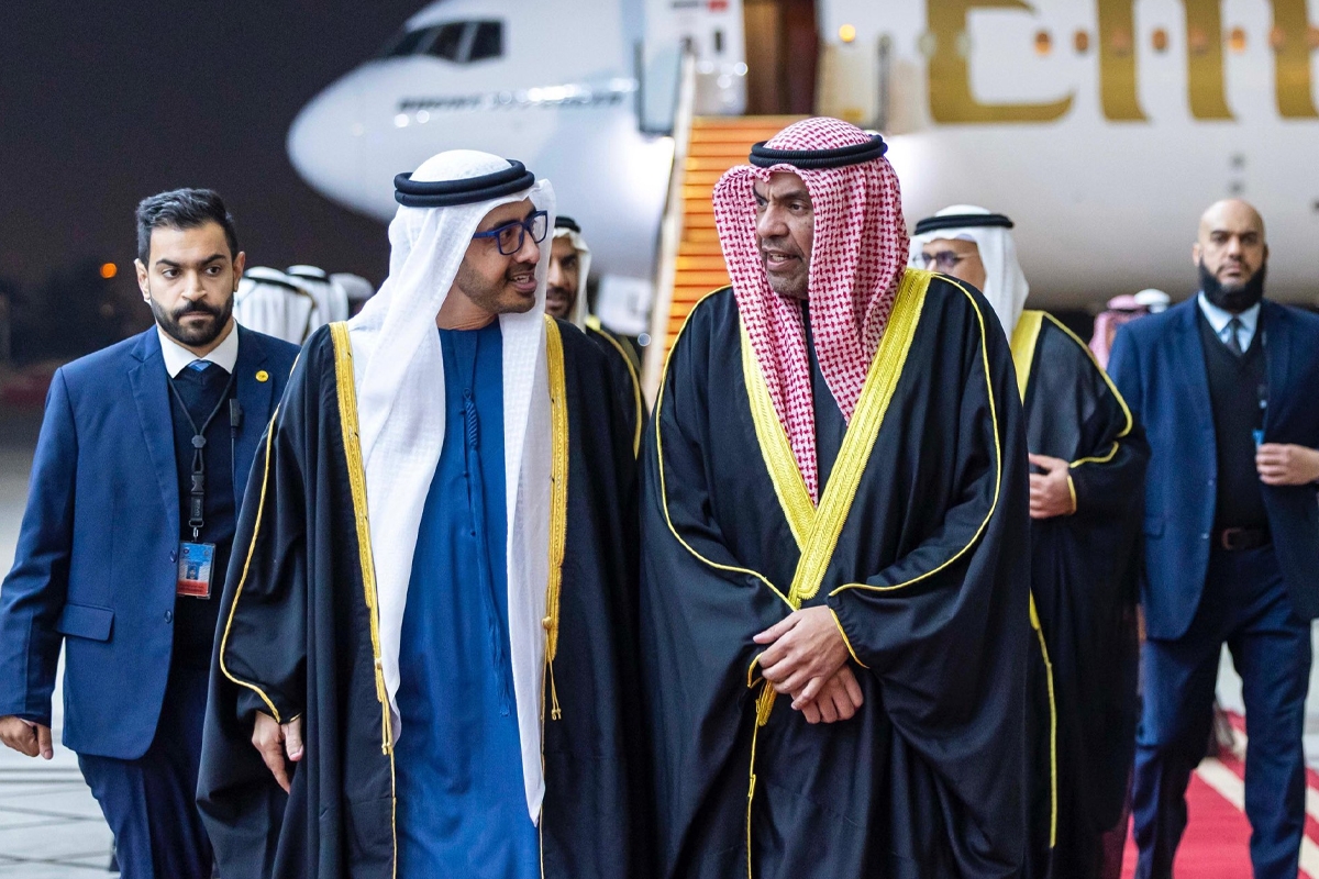 عبدالله بن زايد يصل الكويت في زيارة رسمية 