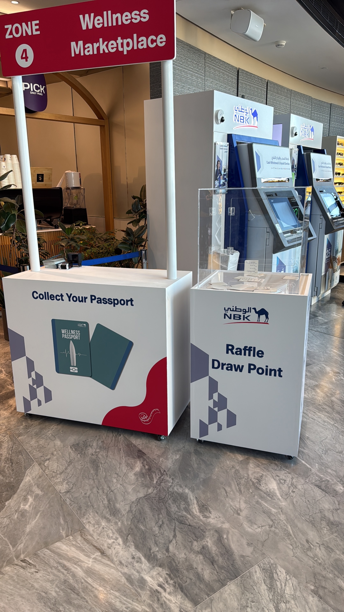 جانب من الخدمات المقدمة في جناح البنك