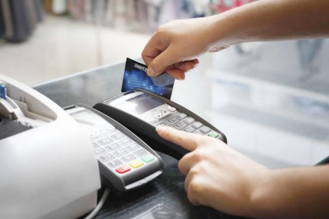 3.8 % تراجع الإنفاق الاستهلاكي في 2025. بقيمة 1.8 مليار دينار ليصل إلى 47.7 ملياراً. 6.5 مليارات تسهيلات جديدة من البنوك بنسبة نمو 11.4% 