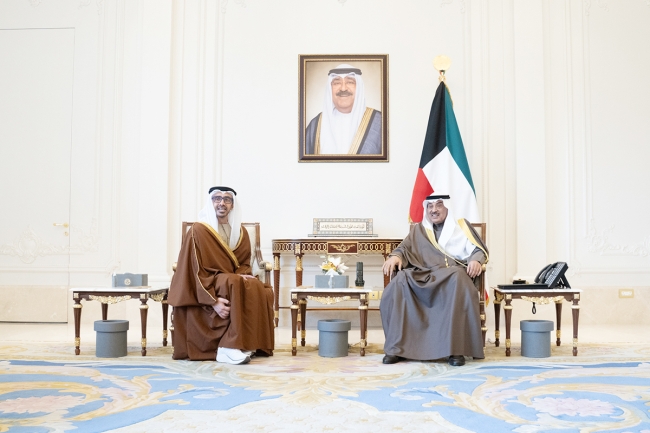 سمو ولي العهد يستقبل نائب رئيس الوزراء وزير الخارجية الإماراتي. بمناسبة زيارته إلى #الكويت 