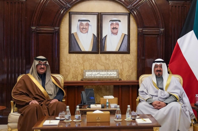 رئيس الوزراء يستقبل سفير خادم الحرمين الشريفين لدى الكويت