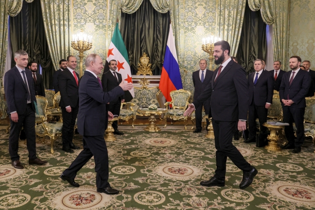 الشرع وبوتين يبحثان «القواعد» ودور موسكو بأي اتفاق مع إسرائيل