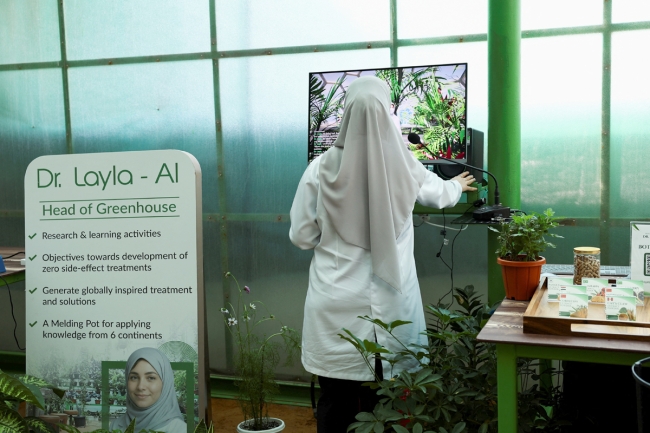 أطباء بالذكاء الاصطناعي في جامعة دبي 