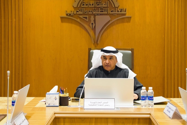 «تنفيذية التطبيقي» توافق على تطوير برنامج القانون وتحديث التخصصات الأكاديمية. اعتماد ضوابط صرف المكافآت الاجتماعية وإدراج «العلاج التنفسي» ضمن التخصصات النادرة. مناقشة تشكيل لجنة لوضع معايير ونماذج اختبارات القدرات للتخصصات المهارية 