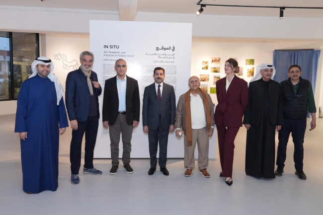 «فِكَرْ» يفتتح معرضه الأول «في الموقع... الفن والبحث والتجربة في فيلكا - الموسمان الأول والثاني». برعاية الجسار وحضور دبلوماسي وفني واسع في منصة الفن المعاصر 