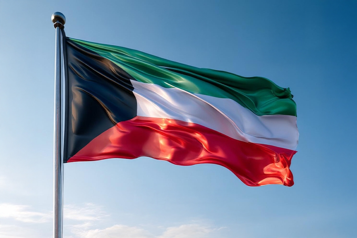 الكويت – تحتفل الكويت اليوم بمراسم رفع العلم