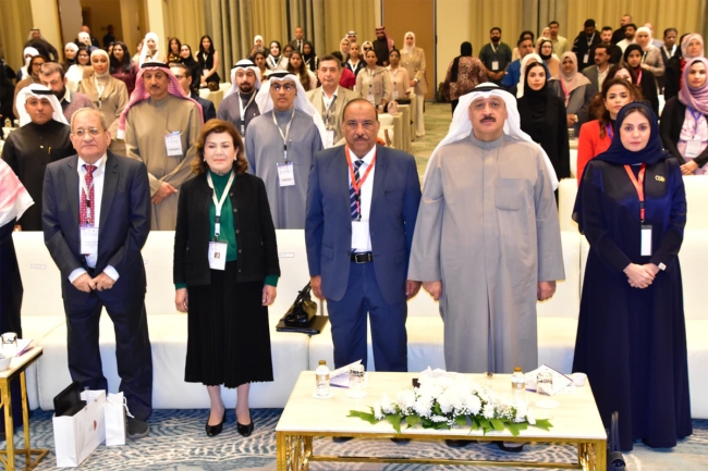 وزير الصحة: توحيد الجهود وتعزيز العمل المشترك ضرورة لمواجهة تحديات السرطان. افتتح المؤتمر الإقليمي للأورام والمؤتمر الـ 13 للاتحاد الخليجي لمكافحة المرض. الصالح: سجل السرطان الخليجي أظهر تشخيص 310 آلاف حالة في 22 سنة 