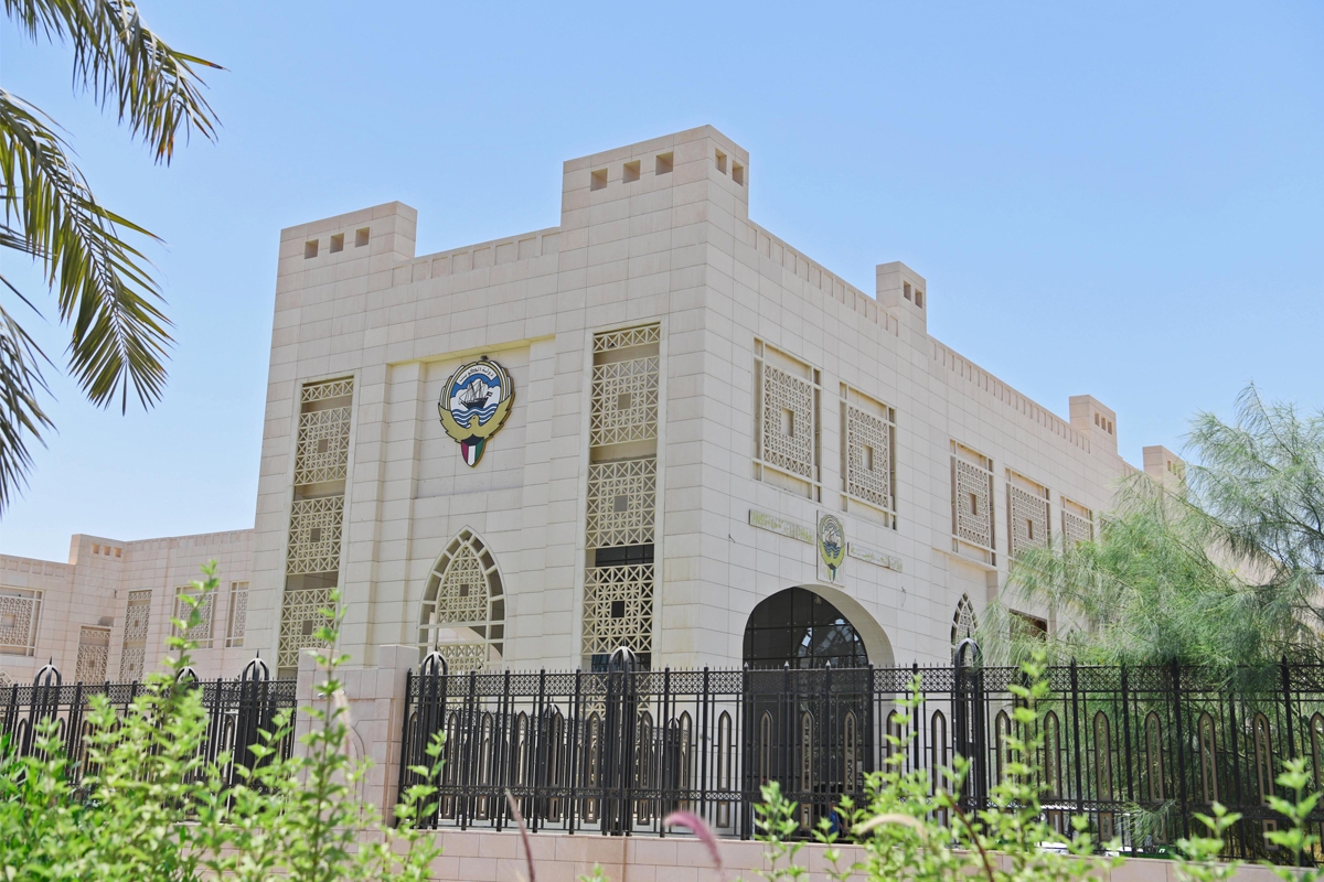 وزير الخارجية يتلقى التهاني من نظرائه التونسي والليبي والإيراني 