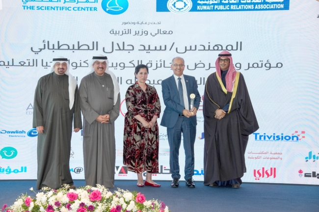 «KCST» تحصد جائزة «الجامعة الذكية»