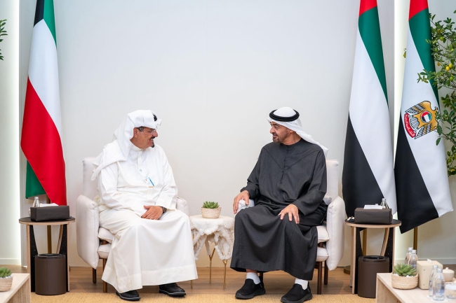 رئيس الإمارات ونائبه يستقبلان رئيس الوزراء على هامش القمة العالمية للحكومات في دبي