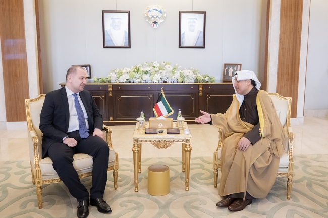 وزير «الديوان الأميري» يستقبل سفراء جورجيا ولبنان والسلفادور لدى البلاد