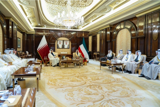 رئيس الوزراء يعقد جلسة مباحثات رسمية مع نظيره القطري