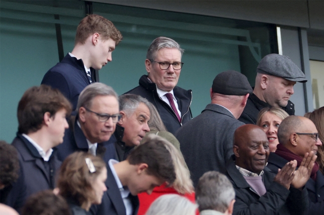 «عاصفة إبستين» تضرب ستارمر ودعوات «عمالية» لتنحيه