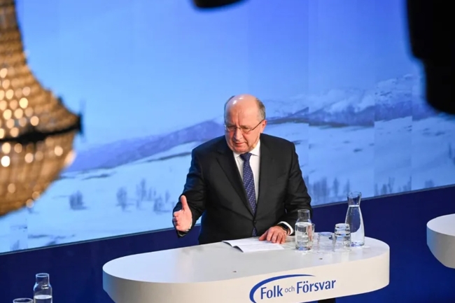 مفوض الدفاع بالاتحاد الأوروبي: أوروبا بحاجة لتكتل دفاعي خارج مظلة أميركا