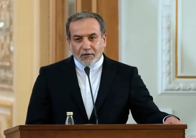 وزير الخارجية الإيراني: نفضل الدبلوماسية والتوصل لإتفاق عادل ومتوازن