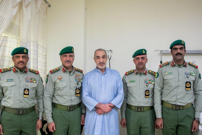 وكيل الحرس الوطني يزور النائب الأول وزير الداخلية في «مستشفى جابر» للاطمئنان على صحته