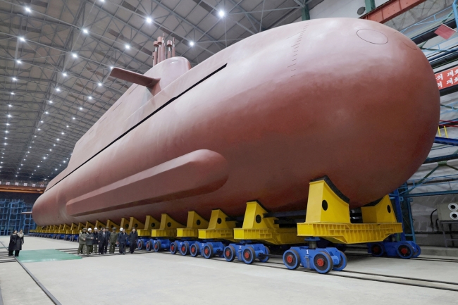 واشنطن تجري أول عملية نقل جوي لمفاعل نووي مصغر واشنطن تجري أول عملية نقل جوي لمفاعل نووي مصغر