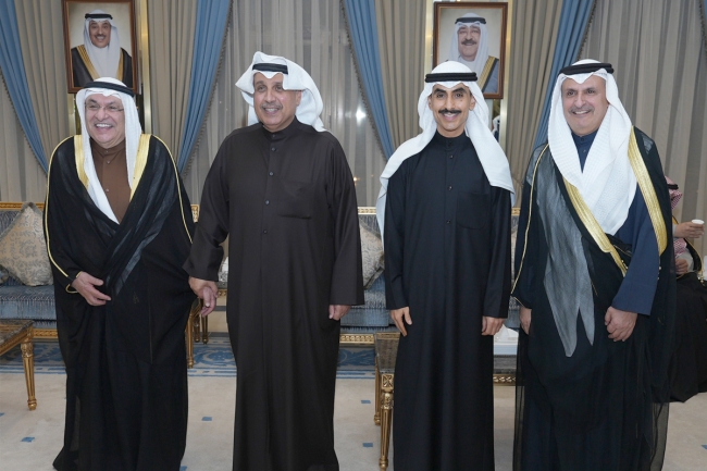 وزير الديوان يستقبل المهنئين بالشهر الفضيل