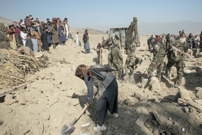 كابول تتعهد بالرد بعد غارات باكستانية كابول تتعهد بالرد بعد غارات باكستانية