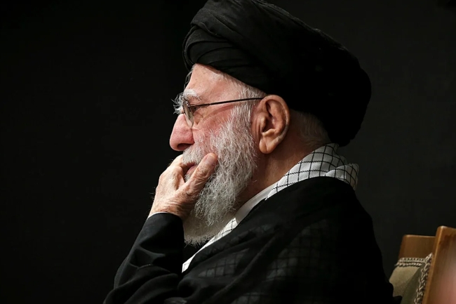 إعلام رسمي: مقتل ابنة خامنئي وحفيدته في هجمات أميركية وإسرائيلية