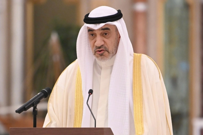 اليوسف يزور عدداً من المصابين جراء العدوان الإيراني الآثم