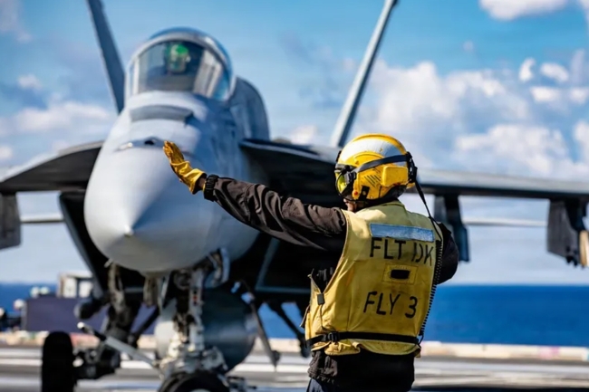 فرنسا تسمح لأميركا باستخدام قواعدها العسكرية بالشرق الأوسط