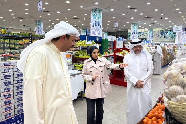 وزير «الشؤون»: السلع والمواد الغذائية الأساسية متوافرة بالجمعيات التعاونية
