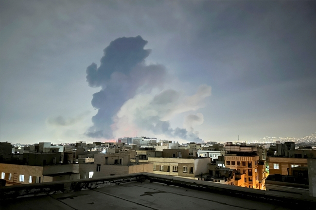 إيران ترفض الاستسلام... وترامب يتوعدها بانهيار تام