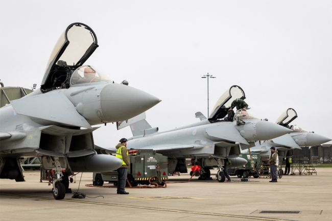 إيران توسّع عدوانها على منشآت حيوية مدنية خليجية