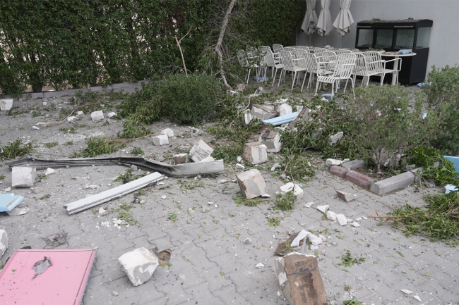 استهداف مطار الكويت الدولي بعدة طائرات مسيرة