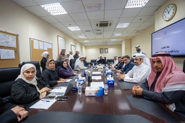 رئيس الوزراء يقوم بزيارة تفقدية إلى مبنى وزارة الكهرباء والماء