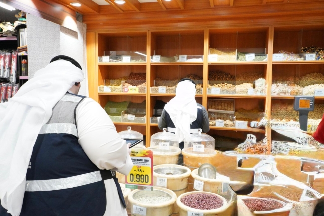 «التجارة»: تحرير 36 محضر ضبط لمخالفات متنوعة في الفروانية والأحمدي