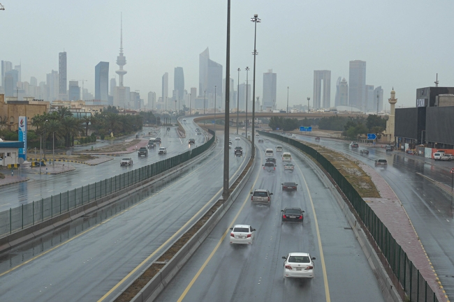 «الأرصاد»: فرص لهطول أمطار متفرقة بدءاً من مساء اليوم وحتى الاثنين