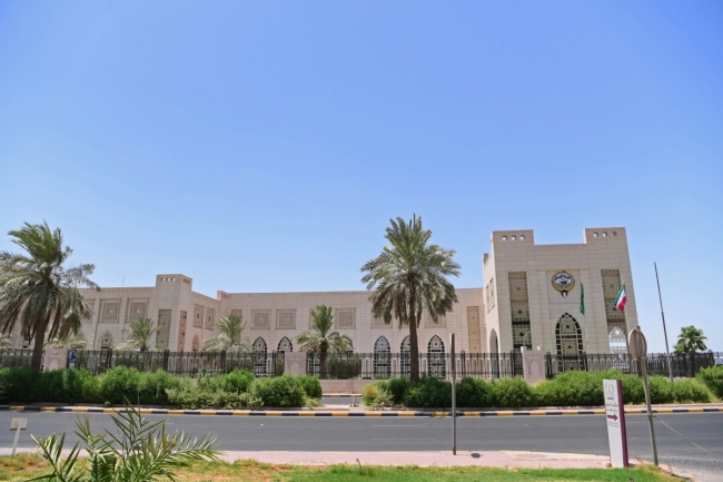 الكويت تُدين وتستنكر بشدة العدوان الإيراني على مدينة رأس لفان الصناعية في قطر