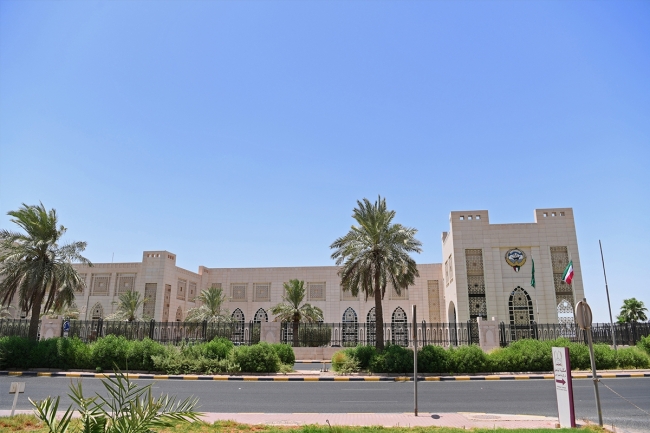 الكويت تعزي الإمارات في استشهاد أحد متعاقدي قواتها المسلحة أثناء مهمة روتينية في البحرين إثر اعتداء إيراني غاشم